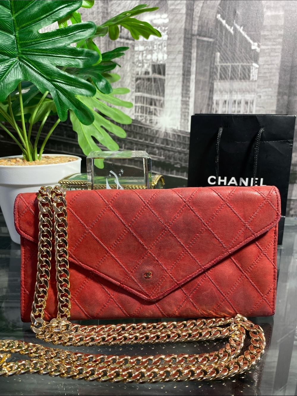 Authentic CHANEL Red Quilted CC Leather Envelope Flap Wallet - Picture 4 of 17